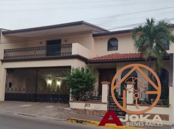 Casa · 4 Recámaras · Casa - Petrolera