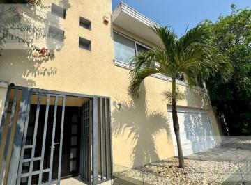 Casa · 454m² · 5 Recámaras · 5 Estacionamientos · Casa en Venta en La Tampiquera