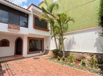 Casa de 3 habitaciones, Cuernavaca · Casa en Renta Zona Dorada con 3 Recamaras y Seguridad 24hrs