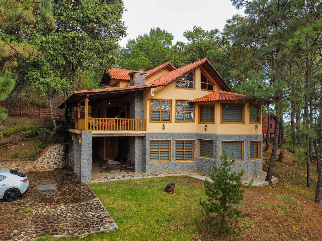 Casa de Campo de Lujo en Mazamitla, Coto Montecielo, Jalisco.