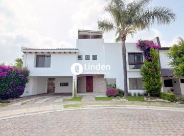 Casa · 485m² · 5 Recámaras · 4 Estacionamientos · Casa en Venta en Cluster 222, Retorno Everest