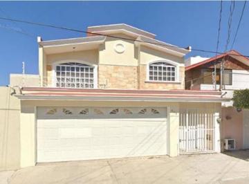 Casa de 4 habitaciones, Querétaro · Propiedad Ubicada en Fray Juan Torquemada 113, Quintas del Marques, 76047,santiago de Queretaro.