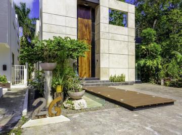 Casa · 216m² · 3 Recámaras · 2 Estacionamientos · Casa en Cumbres