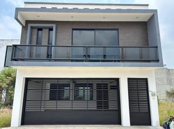 Casa · 197m² · 3 Recámaras · 2 Estacionamientos · Casa Nueva en Fracc. Privado