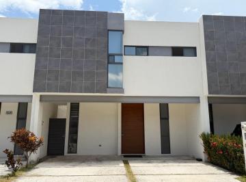 Casa · 208m² · 3 Recámaras · 2 Estacionamientos · Casa en Renta o Venta en Residencial La Rioja
