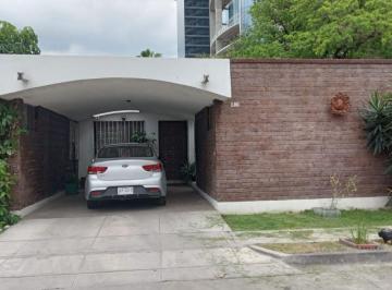 Casa de 3 habitaciones, Monterrey · Casa en Venta - Privada Santa Maria
