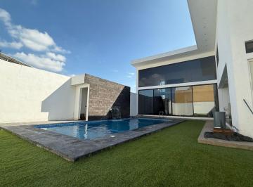 Casa de 3 habitaciones, Apodaca · Casa en Venta en Rinconada Colonial Apodaca Nl con Alberca y Área de Asador.