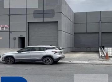 Bodega comercial · 895m² · 4 Estacionamientos · Bodega en Renta Santa Catarina