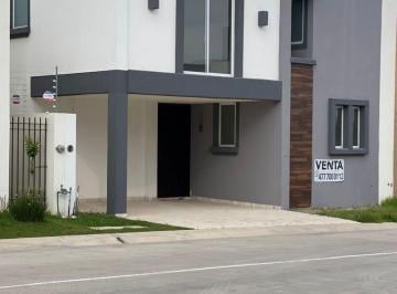 Casa · 320m² · 4 Recámaras · 2 Estacionamientos · Casa en Residencial El Molino