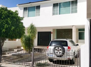 Casa de 4 habitaciones, Querétaro · Casa en Renta con Alberca Propia Cumbres del Lago Juriquilla Queretaro