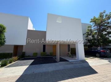 Casa de 3 habitaciones, Querétaro · Casa en Venta con 3 Hab, 4 B Años en Cumbres del Lago, Queretaro, Mexico.