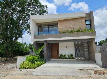 Casa de 3 habitaciones, Fortín · Casa en Venta en Fortín, Ver con 217 m² Superficie de Terreno, 3 Recámaras Fracc Santa Brigida