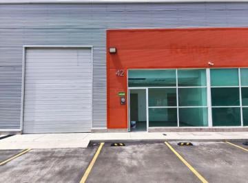 Bodega comercial · 200m² · 3 Estacionamientos · Renta de Bodega en Queretaro