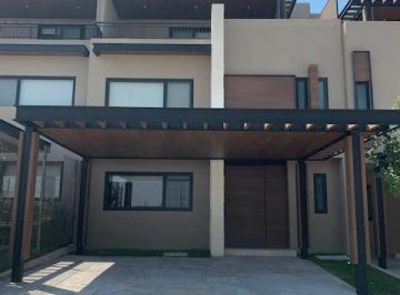 Casa · 252m² · 3 Recámaras · 2 Estacionamientos · Casa en Renta Modelo Cantabria Plus, Villa Carriedo, Querétaro