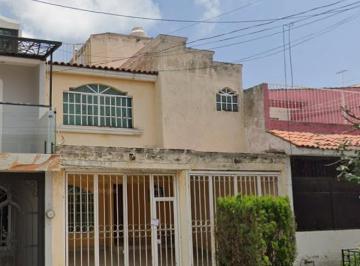 Casa de 3 habitaciones, Guadalajara · Gran Oferta!