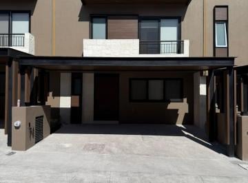 Casa · 177m² · 3 Recámaras · 2 Estacionamientos · Casa Nueva en Condominio en Zona de Campanario Norte