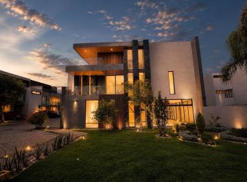 Casa · 328m² · 4 Recámaras · 2 Estacionamientos · Casa en Pre Venta en Lomas de Angelopolis III, Cascatta, Parque Zacatecas.