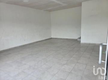 Local comercial · 38m² · 10 Estacionamientos · Local en Renta en Paseo de Las Flores, Apodaca (Alto Flujo)