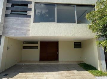 Casa de 3 habitaciones, Zapopan · Casa en Renta Solares Coto Zanthe