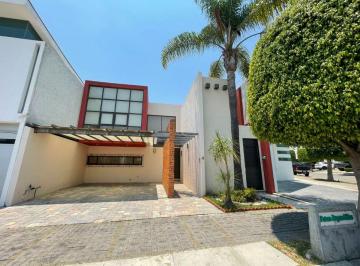 Casa de 3 habitaciones, San Andrés Cholula · Casa con 3 Recámaras en Renta en Lomas de Angelópolis 1, Excelente Ubicación