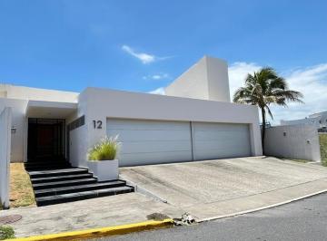 Casa · 717m² · 3 Recámaras · 4 Estacionamientos · Casa en Playas del Conchal