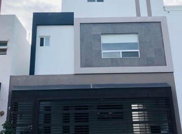 Casa de 3 habitaciones, Monterrey · Casa en Renta con Paneles Solares