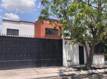 Casa en condominio · 428m² · 3 Recámaras · 4 Estacionamientos · Casa en Condominio en Fraccionamiento Jurica Tolimán