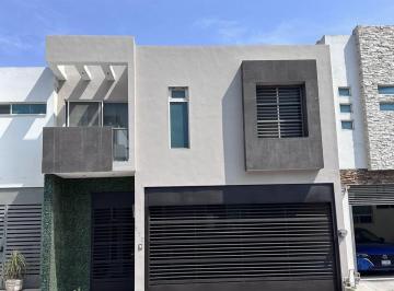 Casa · 326m² · 3 Recámaras · 2 Estacionamientos · Casa en Venta Cima del Bosque (Cumbres Elite 9 Sector), Monterrey
