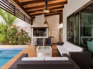 Casa · 450m² · 4 Recámaras · 2 Estacionamientos · Casa en Venta Res. Villa Magna | Cancún | Paneles Solares