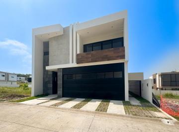 Casa · 277m² · 3 Recámaras · 2 Estacionamientos · Casa con Alberca en Punta Tiburon en Venta