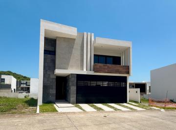 Casa · 277m² · 3 Recámaras · 2 Estacionamientos · Casa con Alberca en Punta Tiburon en Venta
