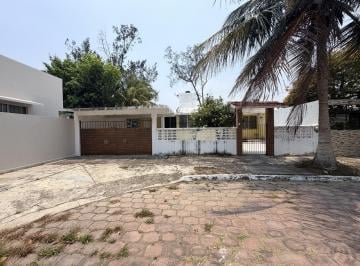 Casa · 197m² · 3 Recámaras · 2 Estacionamientos · Casa en Venta en La Petrolera Boca del Río Veracruz