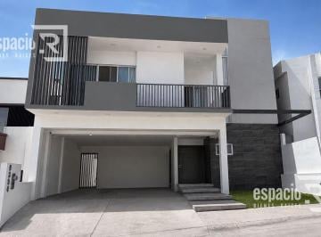 Casa · 400m² · 3 Recámaras · 2 Estacionamientos · Casa en Zona Cantera