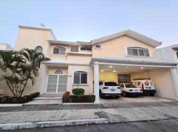 Casa · 320m² · 3 Recámaras · 3 Estacionamientos · Casa en Venta en Residencial Real del Sur Seguridad y Amplias Areas Verdes