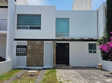 e733bd03df23dc6f9163b9d020553fb205e98c83302ed1164e8d1bca4b35c998 · Casa en Renta en El Refugio, Querétaro