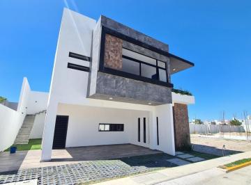 Casa · 165m² · 3 Recámaras · 2 Estacionamientos · Casa Nueva en Venta Las Puertas Zona Country Residencial Amena
