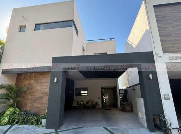 Casa · 420m² · 4 Recámaras · 2 Estacionamientos · Casa en Renta en Monterrey