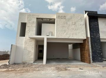 Casa · 290m² · 4 Recámaras · 2 Estacionamientos · Casa en Privanzas del Campestre Sector Calizas