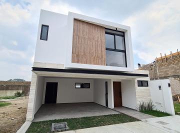 Casa · 222m² · 3 Recámaras · 2 Estacionamientos · No Pierdas La Oportunidad de Vivir en Esta Casa en Zona Country Residencial Real Campestre