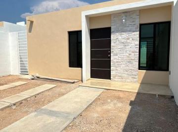 Casa de 2 habitaciones, Mérida · Casa en Renta de un Piso con Portón y Aire Acondicionado.