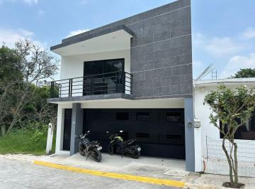 Casa · 239m² · 3 Recámaras · 2 Estacionamientos · Casa Nueva en Fracc. Privado