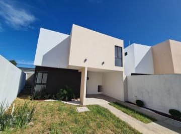 Casa · 139m² · 2 Recámaras · 4 Estacionamientos · Casa en Venta en Residencial con Alberca a 7 Min de Tabasco 2000