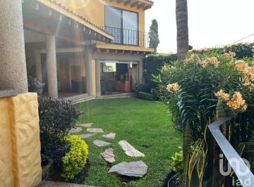 Casa · 392m² · 5 Recámaras · 3 Estacionamientos · Casa en Venta en Club de Golf Los Tabachines en Cuernavaca, Morelos