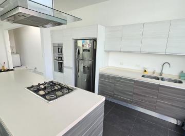 Casa · 207m² · 3 Recámaras · 2 Estacionamientos · Moderna Casa con Alberca en Venta en Zona Country Villahermosa