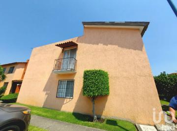 Casa · 70m² · 3 Recámaras · 1 Estacionamiento · Casa en Renta Amueblada, 3 Recamaras con Aire Acondiconado, Alberca. Cerca Zona Hospitales
