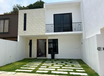 Casa · 121m² · 3 Recámaras · 2 Estacionamientos · Casa Nueva en Fracc. Privado