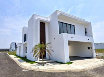 Casa de 3 habitaciones, Alvarado · Roof Garden, Casa en Esquina con Vista Al Mar y Lado Sombra Riviera Veracruzana