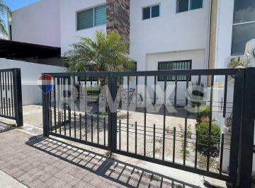 RCV26052103EAP
Esta moderna residencia en venta destaca por su versatilidad y ub · Casa en Venta El Mirador