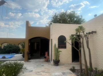 Casa en Venta de 3 habitaciones  · Casa en Venta de un Piso Estilo Mexicano!