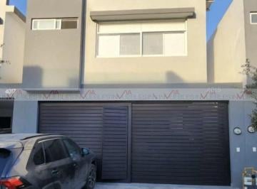 Casa · 245m² · 3 Recámaras · 2 Estacionamientos · Casa en Venta en Monterrey